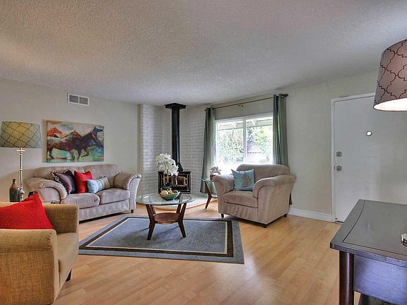 4th image of 378 Vale Dr