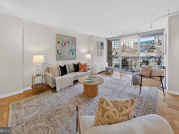 4th image of 3001 Veazey Ter NW APT 612