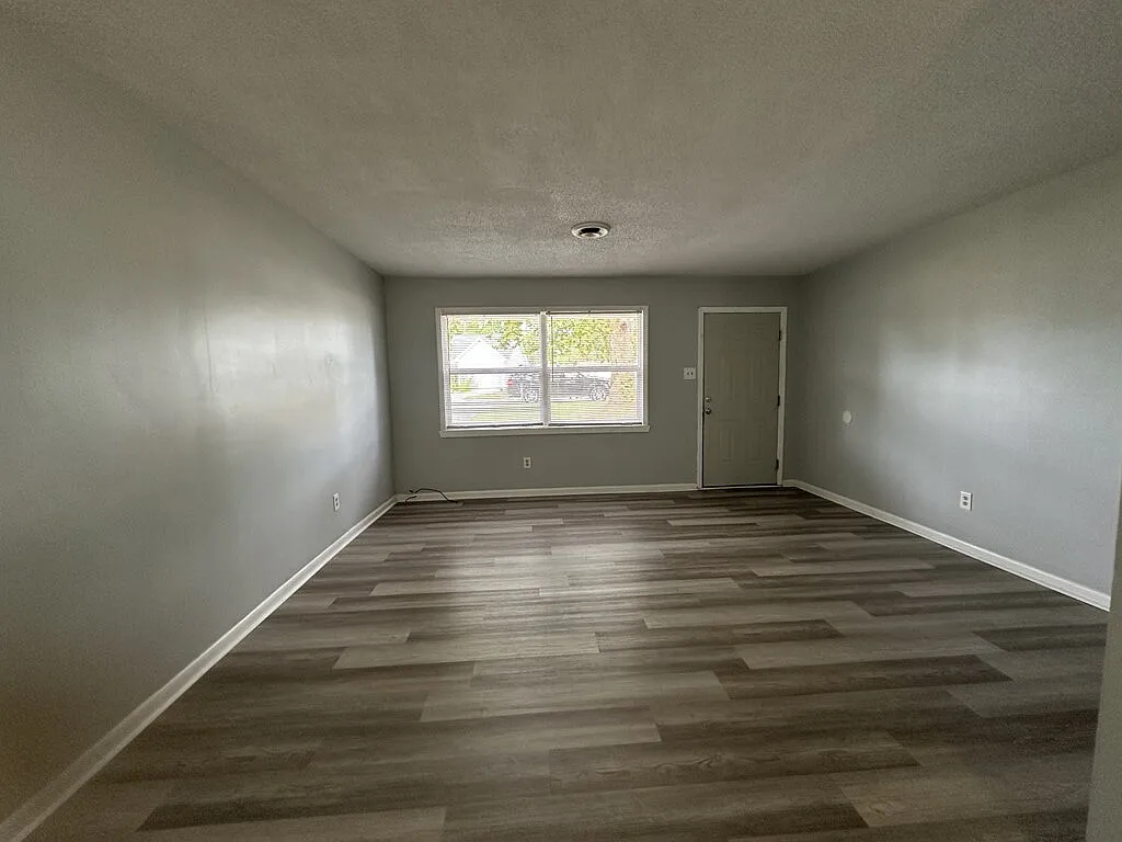 3 bed, 2.0 bath, 1175 sqft, $1,500 — Photo 2