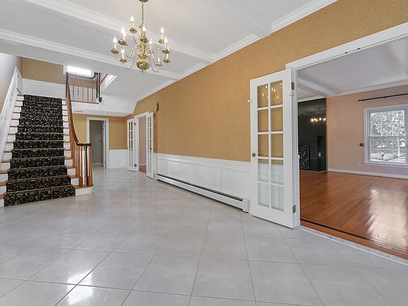 2nd image of 834 Ewing Ave