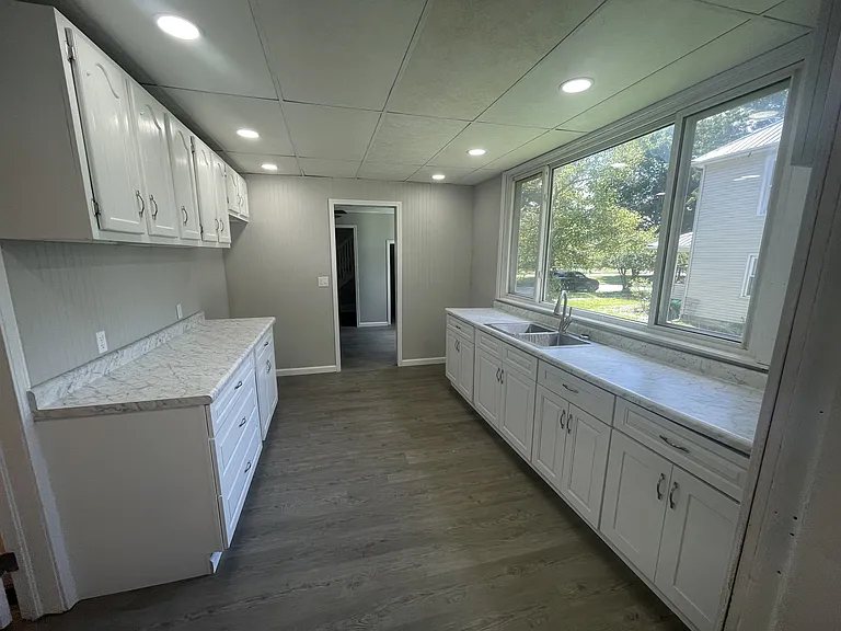 679 N Market St — Photo 3
