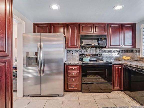 5th image of 6353 Benecia Ave