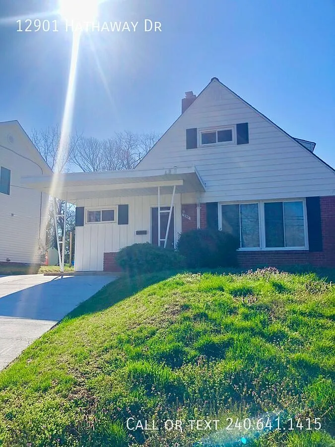 Beautiful 4 BR/2 BA Single Family Home in Silver Spring! — Photo 2