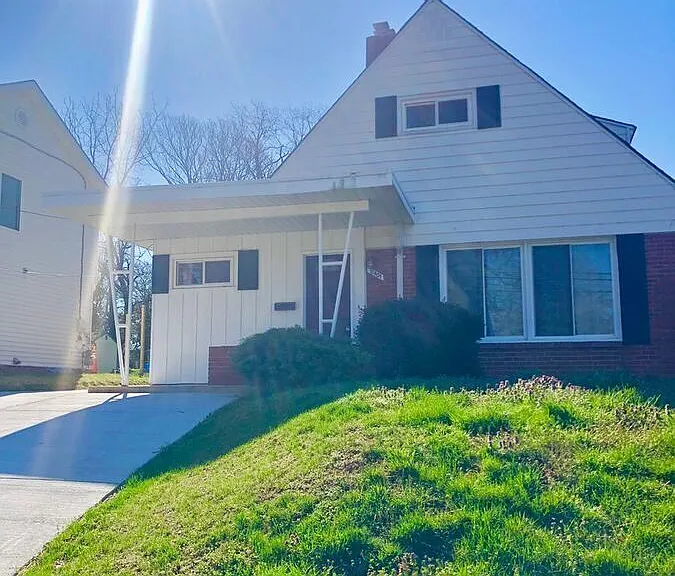 12901 Hathaway Dr — Photo 2
