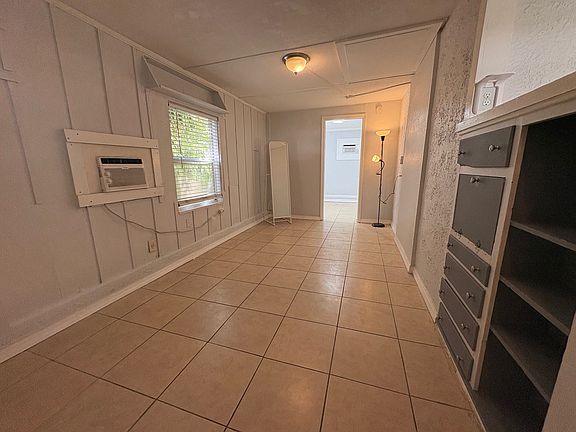 entry/ living room