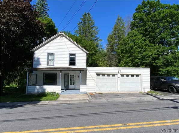 27 North St, Morrisville, NY 13408