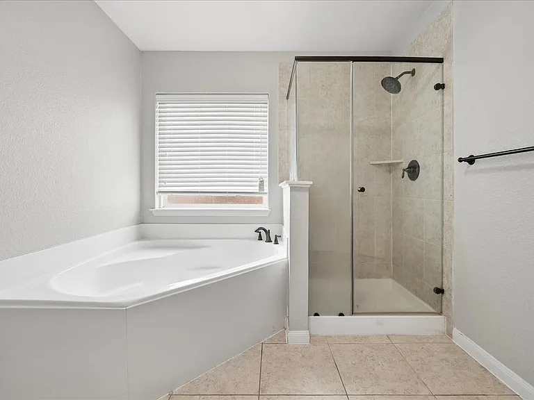 411 Winchester Dr — Photo 9