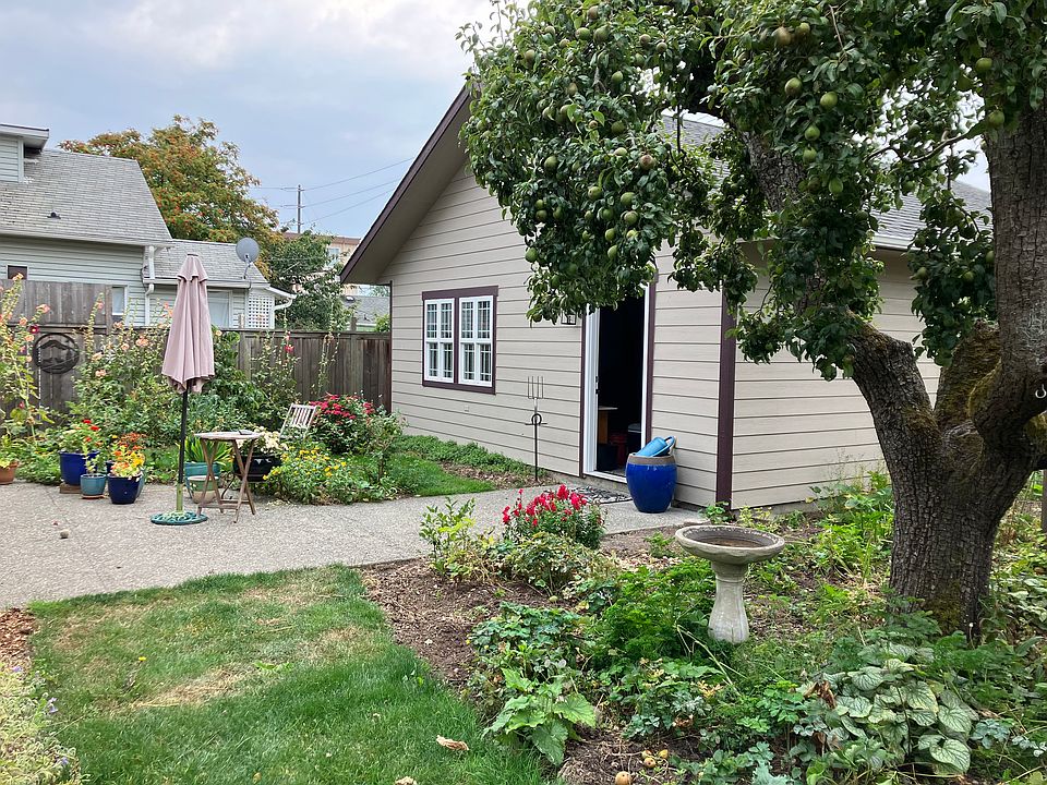 2nd image of 114 W 2nd St
