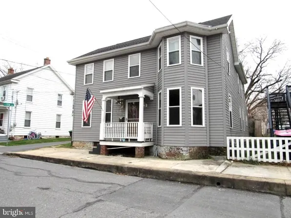 34 W Dahlgren St, Greencastle, PA 17225