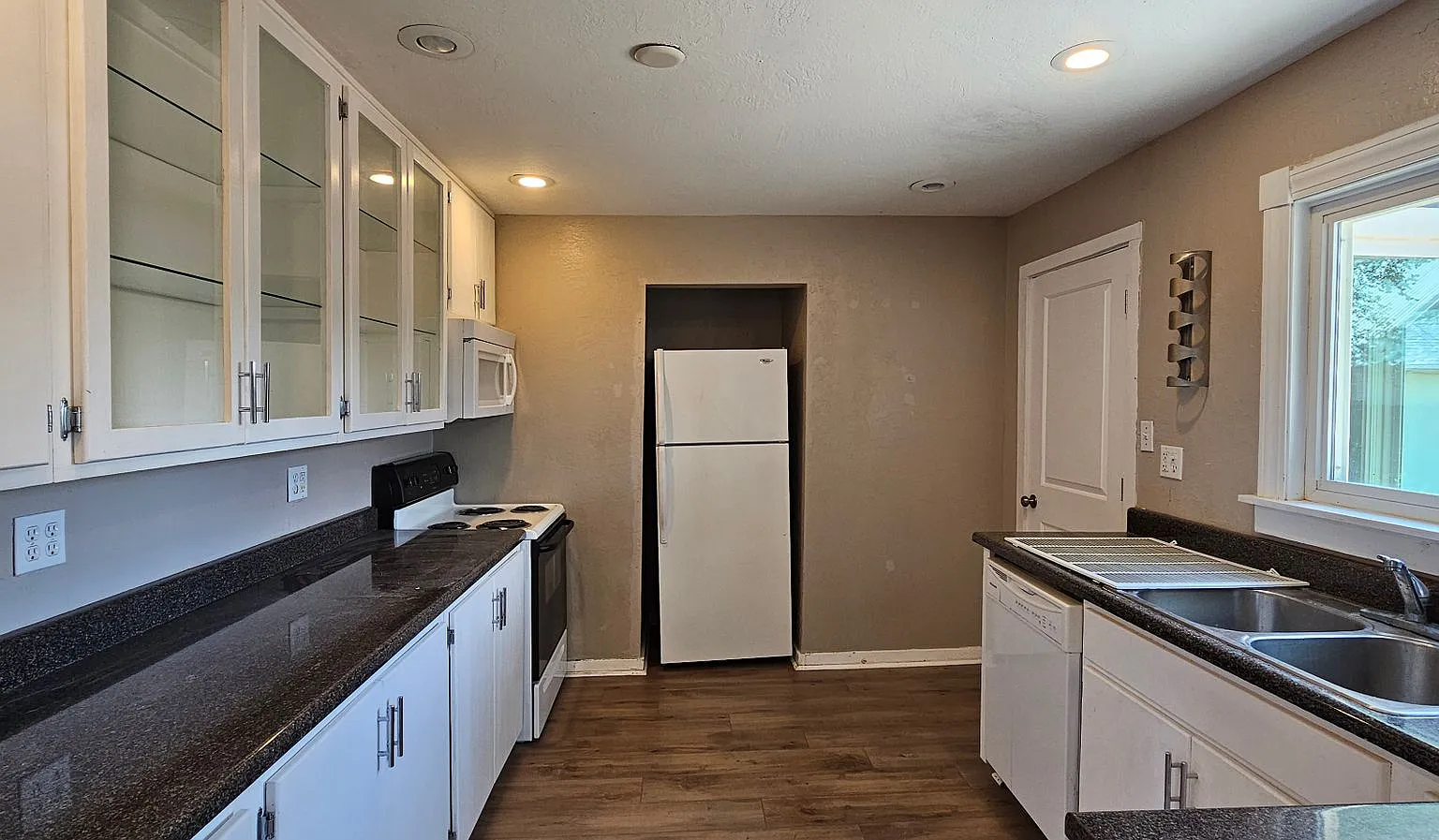 Beautiful 3 bedroom, 1 bath home for rent — Photo 4