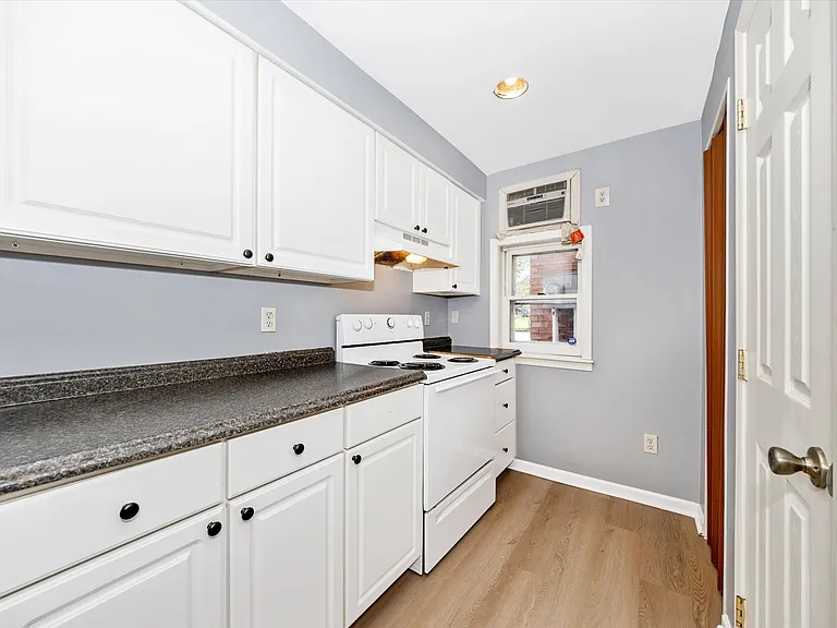 700 Motter Ave #B — Photo 10