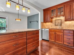 1719 Lakecliffe Dr APT C, Wheaton, IL 60189