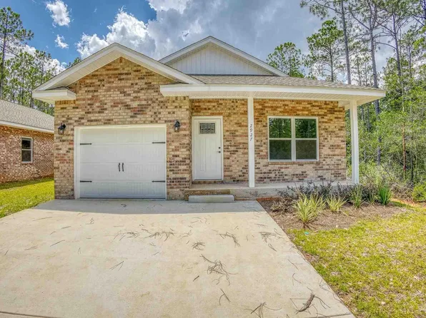 2927 N 15th Ave, Milton, FL 32583