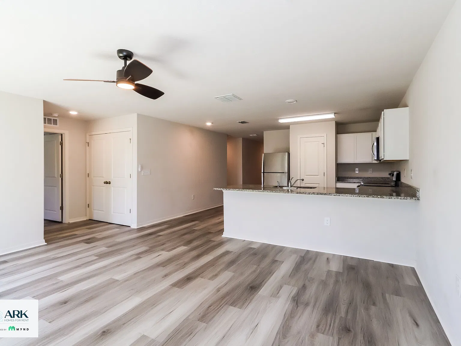 4 bed, 2.0 bath, 1449 sqft, $1,915 — Photo 2
