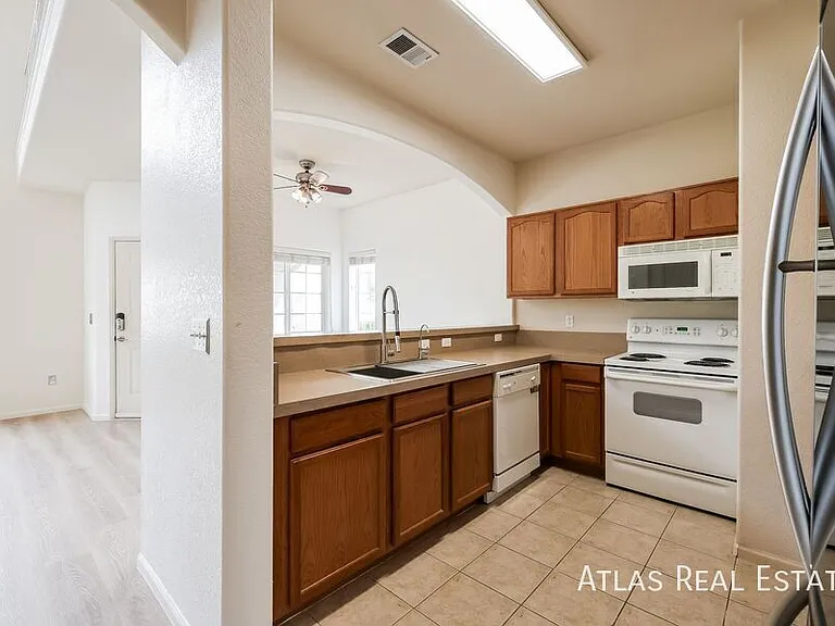 1405 S Chambers Rd #103 — Photo 4