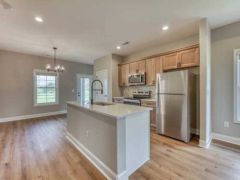 221 Monroe Dr — Photo 19