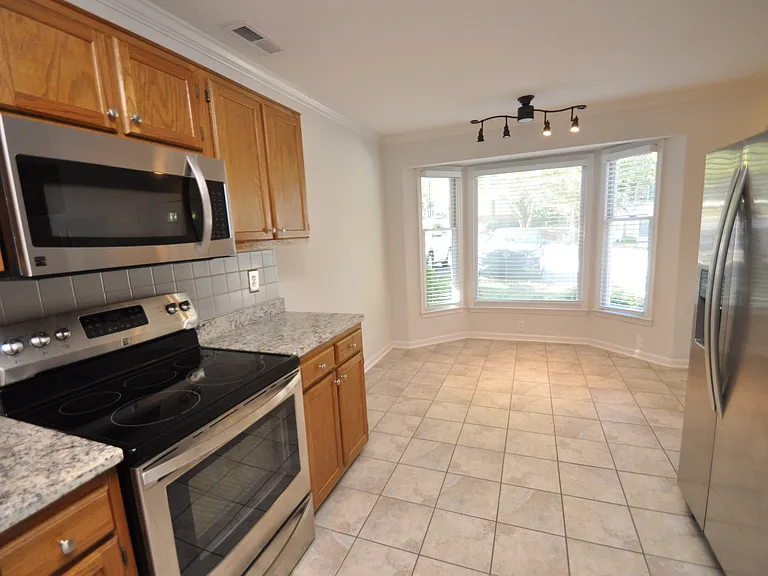 240 Beechtree Dr — Photo 10