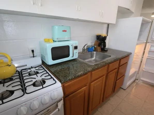 3147 Brokaw St #2, Honolulu, HI 96815