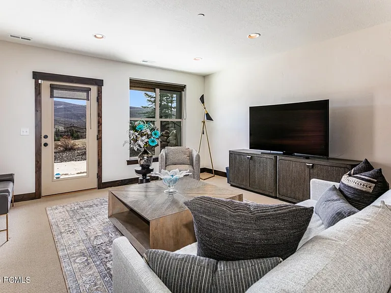 1018 W Abigail Dr — Photo 19