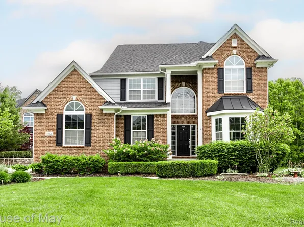 5312 Vineyard St, Commerce Township, MI 48382