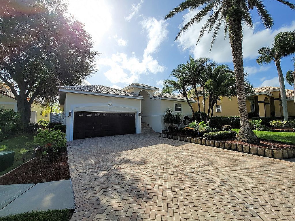 924 Symphony Isles Blvd, Apollo Beach, FL 33572 Zillow