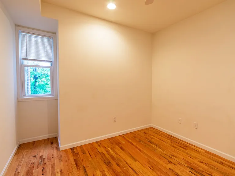 330 N Preston Street — Photo 10
