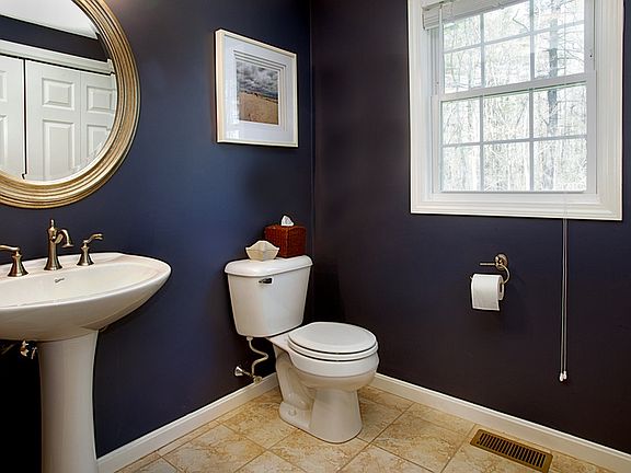 Bathroom (First Floor)