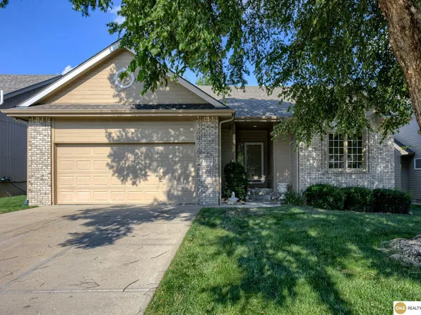 8733 S 100th St, La Vista, NE 68128