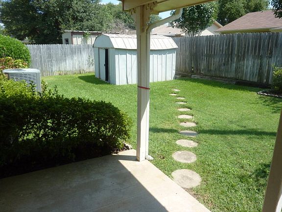 3rd image of 749 Southwood Dr