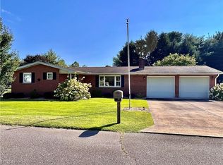176 Homestead Dr, Williamstown, WV 26187