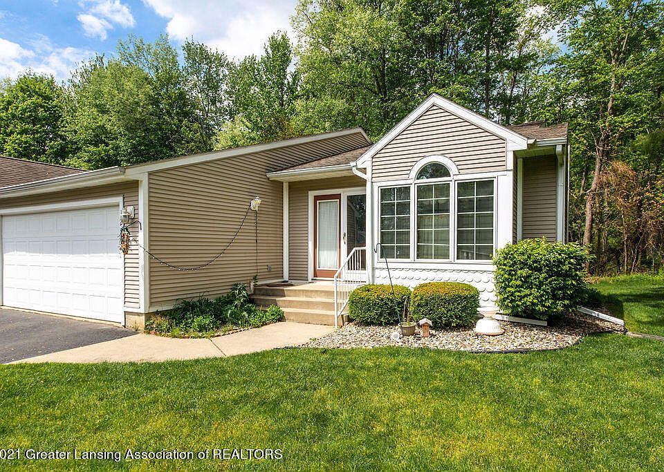 1st image of 122 Pinegrove Dr