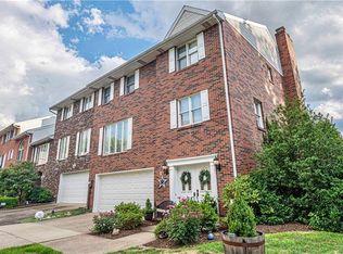 15 Manorfield Cir, Delmont, PA