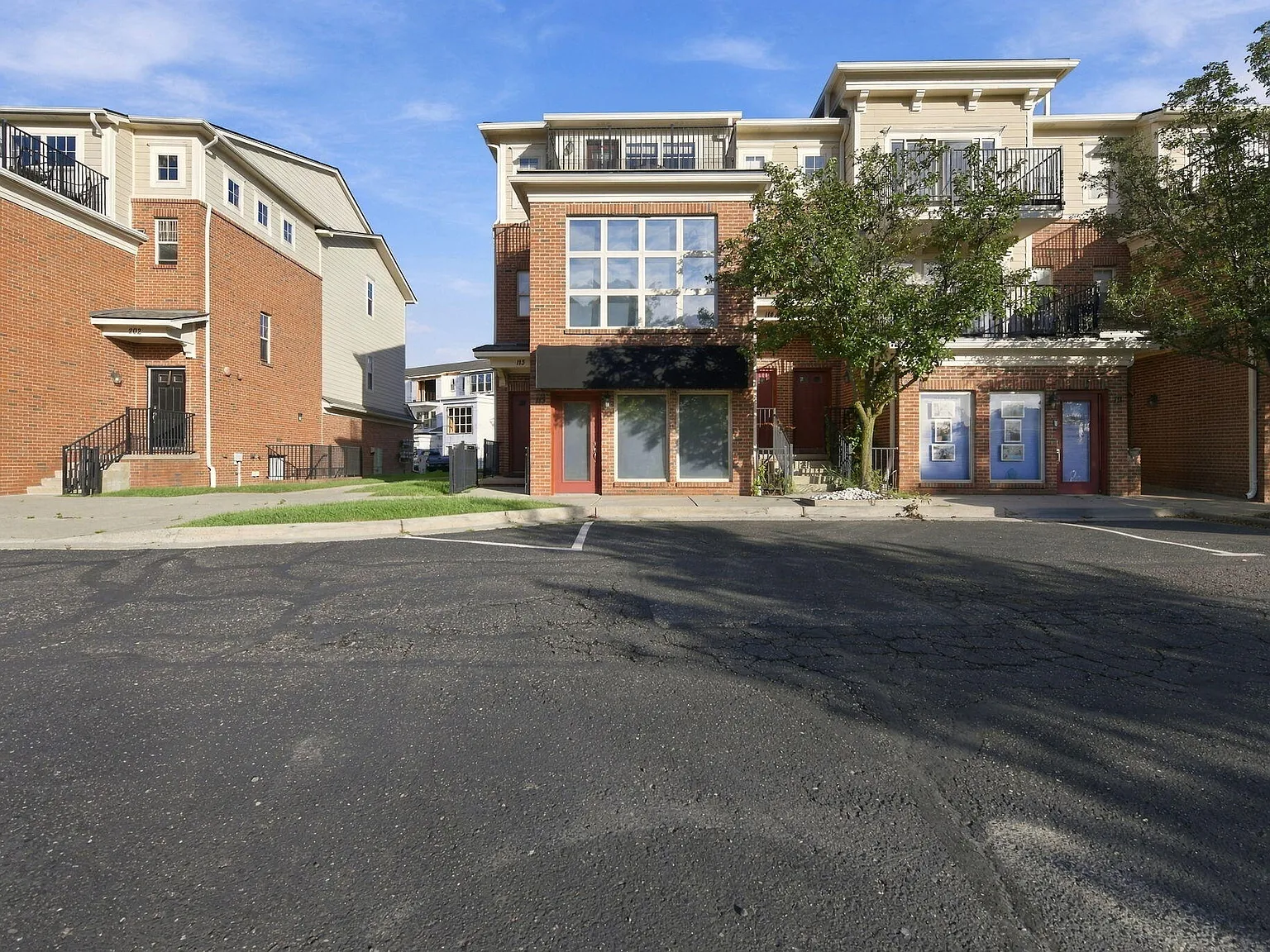 2 bed, 2.0 bath, 1570 sqft, $1,750 — Photo 2