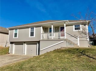 401 N Tepee Dr, Independence, MO 64056