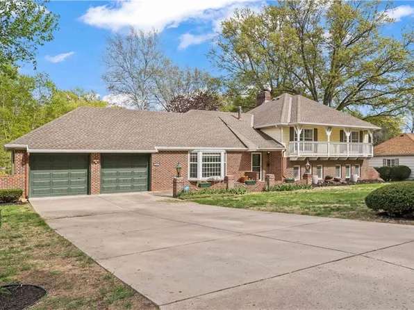 8521 Travis Ln, Overland Park, KS 66212