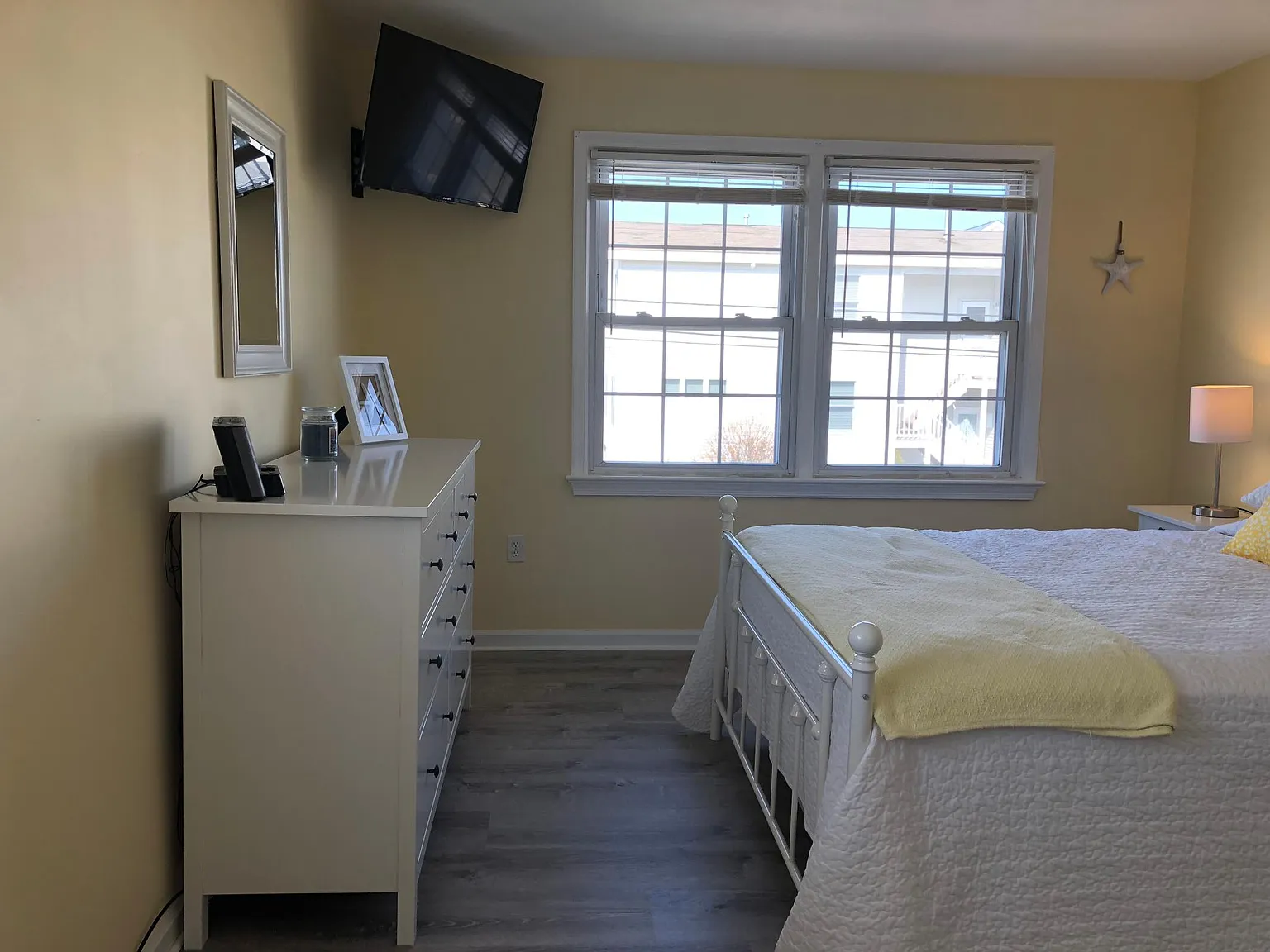 1600 Asbury Ave — Photo 4
