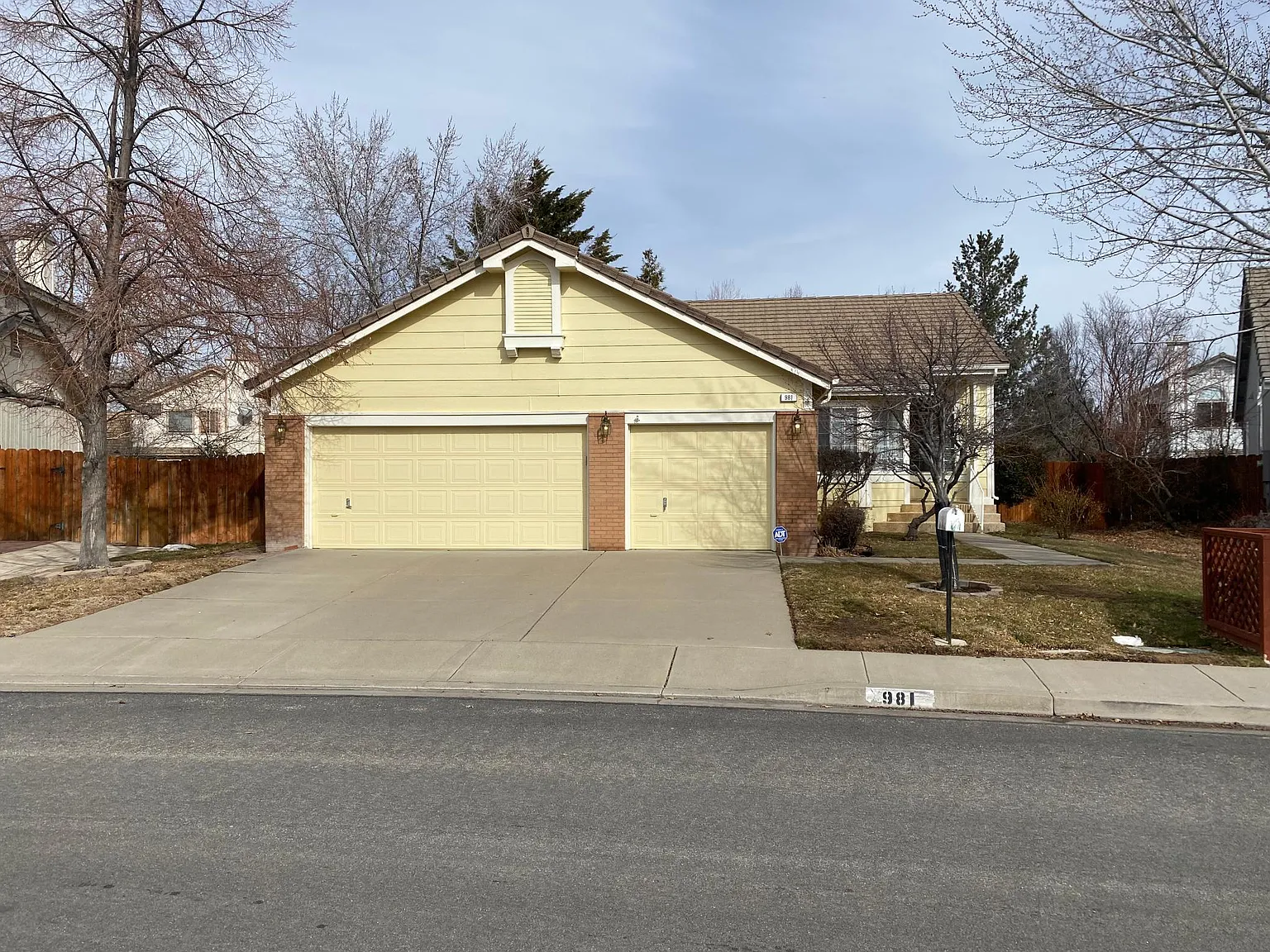 981 Mirror Lake Dr photo 1