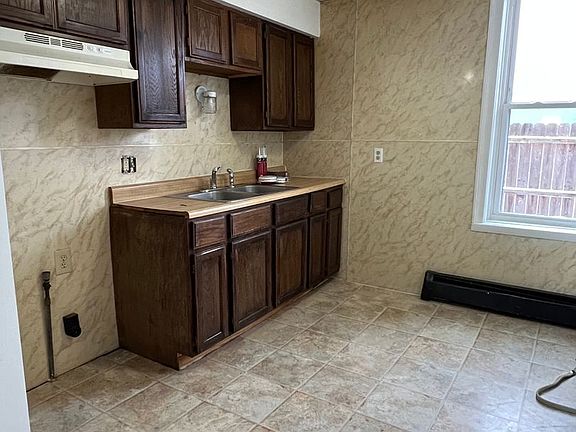 2nd image of 514 W 16th St #2