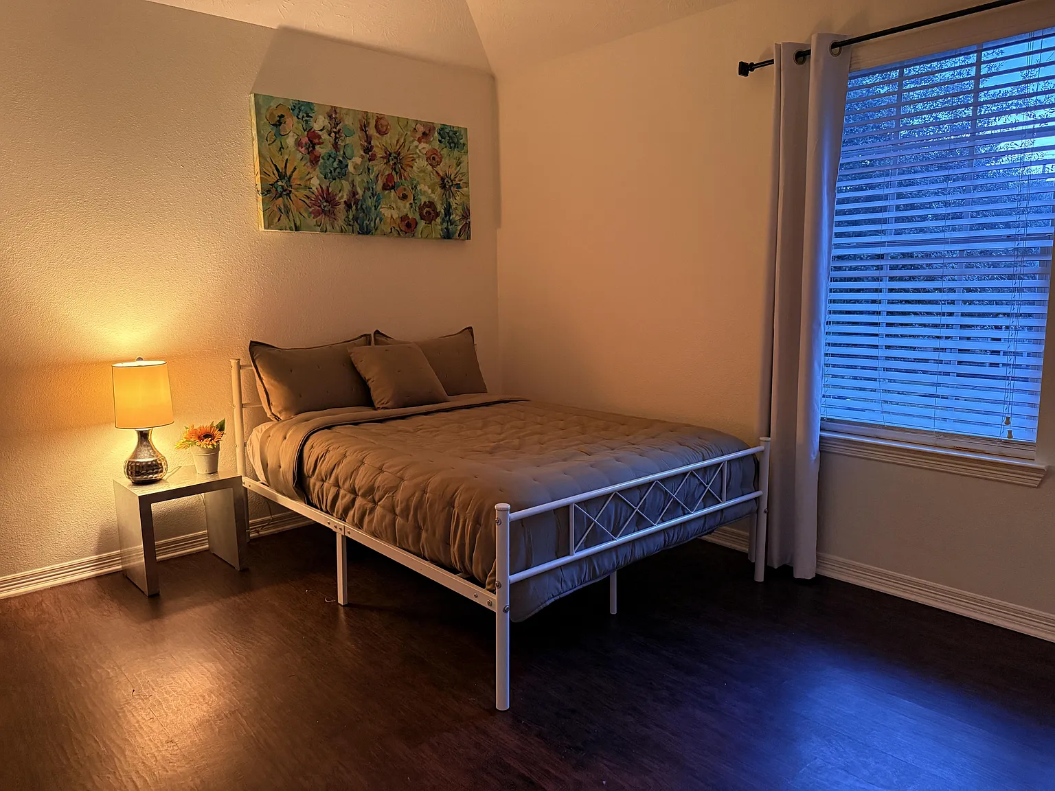 4 bed, 3.5 bath, 2565 sqft, $910 — Photo 2