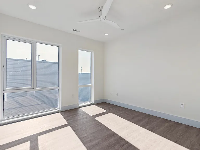 1225 E Fletcher St #302 — Photo 10