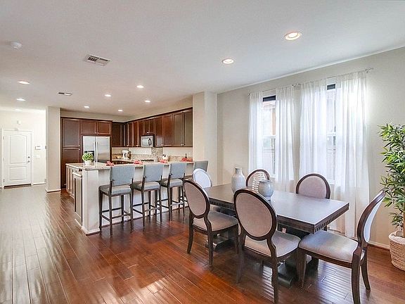 4th image of 8379 Parkside Cres