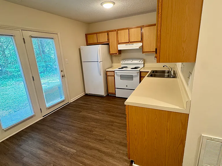 102 Larkyn Dr #102 — Photo 4