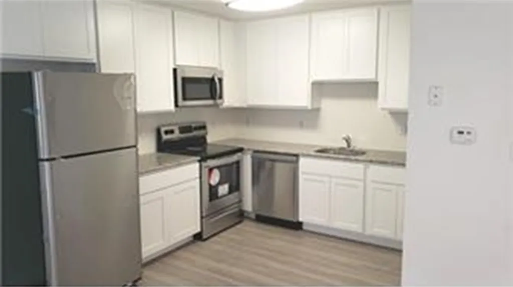 2 bed, 2.5 bath, $2,150 — Photo 4