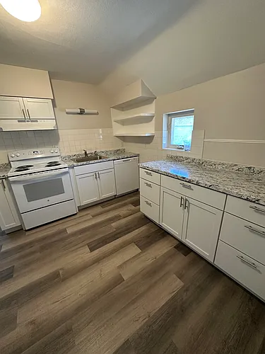 200 E 9th St #1/2 Photo 1