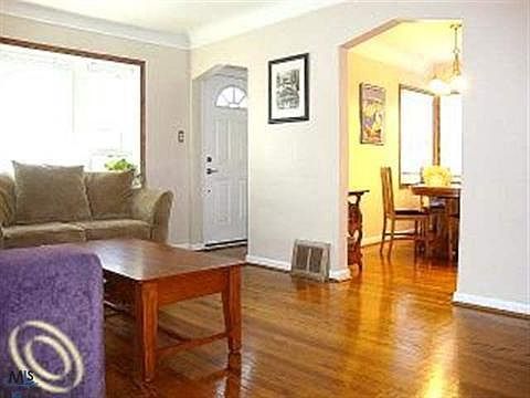 4th image of 605 Meadowdale St