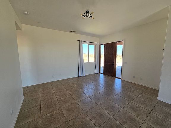 3rd image of 711 Willie Way
