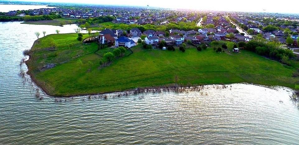 1st image of 520 Longshore Dr