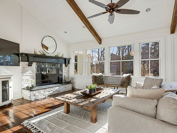 1015 Seahaven Dr Mamaroneck NY-print-054-055-029-4200x2800-300dpi.jpg