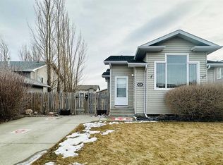 624 W 51st Ave, Coalhurst, AB T0L0V2
