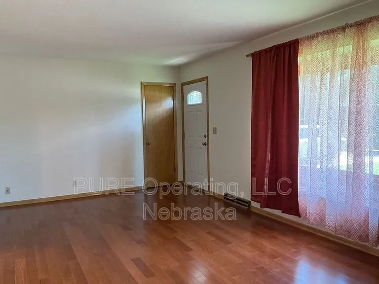 7602 Parker St — Photo 4